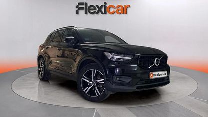 Käytetty Volvo XC40 150 HP (110 kW) 2018 Musta Katumaasturi