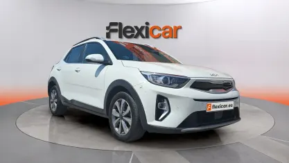 Usado Kia Stonic 101 CV (74 kW) 2022 Blanco SUV