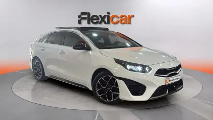 Usado Kia ProCeed GT-Line 120 CV (88 kW) 2022 Blanco Familiar