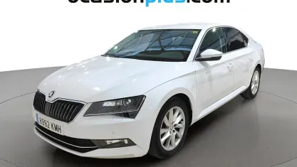 Usado Skoda Superb Ambition 150 CV (110 kW) 2018 Blanco Berlina