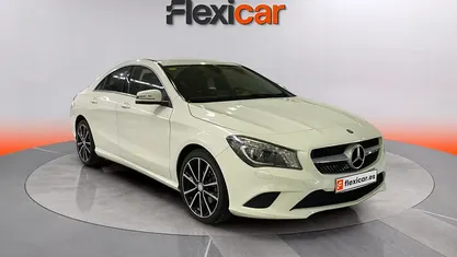 Usado Mercedes CLA200 136 CV (100 kW) 2015 Blanco Coupe
