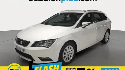 Usado Seat Leon Style 150 CV (110 kW) 2014 Blanco Berlina