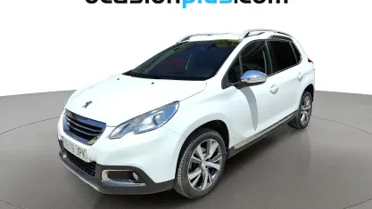 Usado Peugeot 2008 Allure 120 CV (88 kW) 2016 Blanco SUV