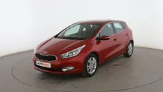 Rojo Usado 2015 Kia Ceed Berlina | 11.299 € (Precio justo)