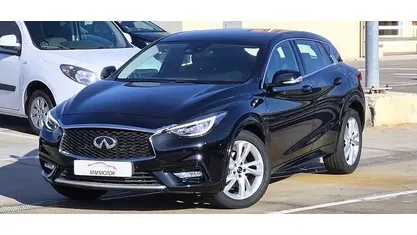 Usado Infiniti Q30 Premium 156 CV (114 kW) 2018 Negro Utilitario