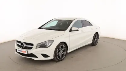 Usado Mercedes CLA200 Urban 135 CV (99 kW) 2014 Blanco Coupe