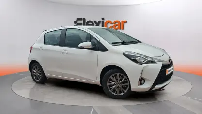 Używany Toyota Yaris Active 111 KM (81 kW) 2017 Biały Sedan/Limuzyna