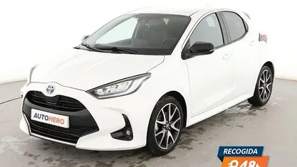 Usado Toyota Yaris Hybrid Style 116 CV (85 kW) 2022 Blanco Berlina