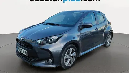 Usado Toyota Yaris Hybrid Active 116 CV (85 kW) 2024 Gris Utilitario