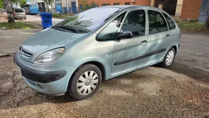 Usado Citroën Xsara Picasso 90 CV (66 kW) 2004 Azul Monovolumen