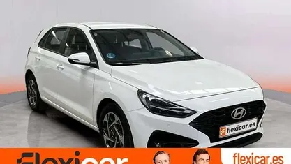 Usado Hyundai i30 120 CV (88 kW) 2024 Blanco Berlina