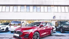 Rojo Usado 2023 Ford Focus ST-Line X Familiar | 28.900 € (Caro)