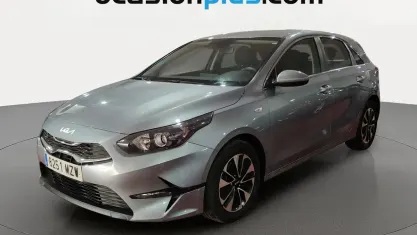 Usado Kia Ceed 101 CV (74 kW) 2025 Gris Utilitario