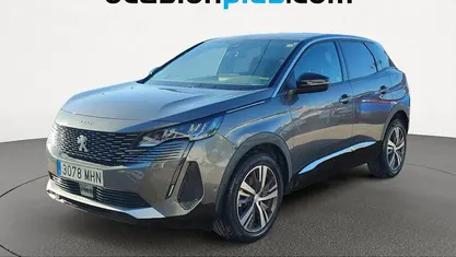 Usado Peugeot 3008 Allure 131 CV (96 kW) 2023 Gris SUV