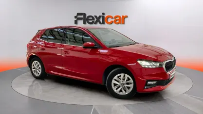 Usado Skoda Fabia Selection 116 CV (85 kW) 2025 Rojo Utilitario