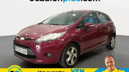 Usado Ford Fiesta Trend 68 CV (50 kW) 2010 Burdeos Utilitario