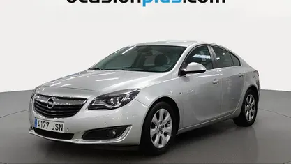 Usado Opel Insignia Business 136 CV (100 kW) 2016 Gris plata SUV