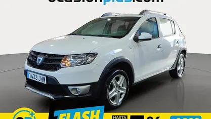 Usado Dacia Sandero Stepway 90 CV (66 kW) 2015 Blanco Utilitario