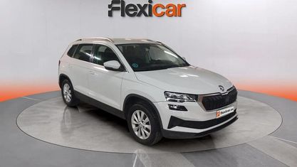 Usado Skoda Karoq Ambition 150 CV (110 kW) 2022 Blanco SUV