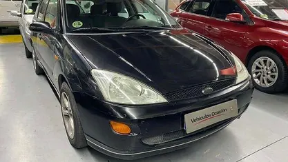 Negro Usado 2001 Ford Focus Trend Utilitario | 2650 € (Buen precio)