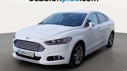 Usado Ford Mondeo Titanium 160 HP (117 kW) 2017 Branco Sedan