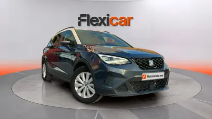 Usado Seat Arona Reference 95 CV (69 kW) 2023 Gris SUV
