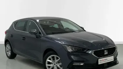 Usado Seat Leon Style 116 CV (85 kW) 2025 Gris Familiar