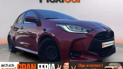 Usado Toyota Yaris Hybrid Active 116 CV (85 kW) 2023 Rojo Utilitario