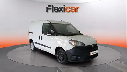 Usado Fiat Doblò Easy 95 CV (69 kW) 2022 Blanco Monovolumen