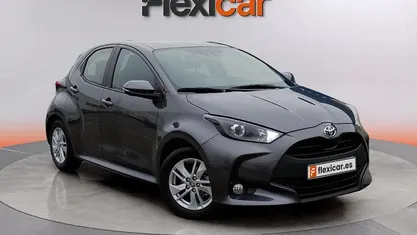 Gris Usado 2022 Toyota Yaris Edition Berlina | 14.990 € (Buen precio)