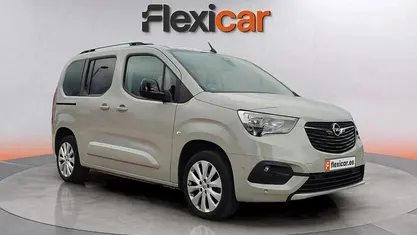 Usado Opel Combo Elegance 130 CV (95 kW) 2022 Monovolumen