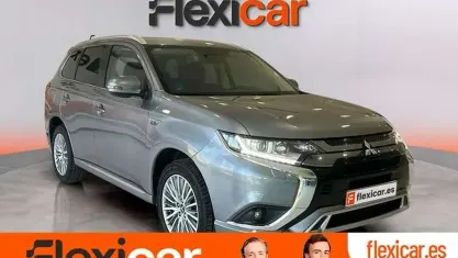 Usado Mitsubishi Outlander P-HEV Motion 224 CV (164 kW) 2020 Gris SUV