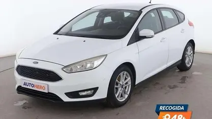 Blanco Usado 2015 Ford Focus Trend Berlina | 9099 € (Precio justo)