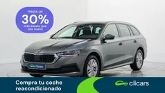Gris / plata Usado 2023 Skoda Octavia Ambition Familiar | 22.790 € (Precio justo)
