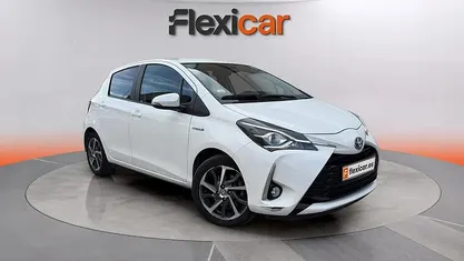 Occasion Toyota Yaris Hybrid 100 PK (73 kW) 2020 Wit Sedan