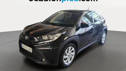 Usado Toyota Aygo X Play 72 CV (52 kW) 2022 Negro SUV