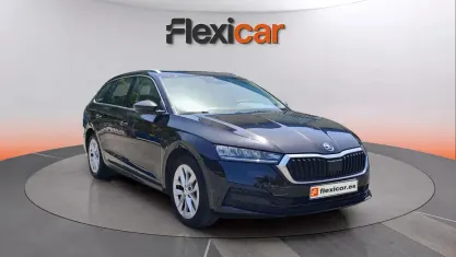 Usado Skoda Octavia 110 CV (80 kW) 2022 Negro Familiar
