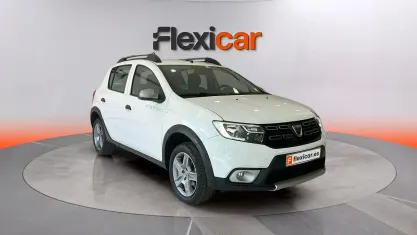 Usado Dacia Sandero Comfort 90 CV (66 kW) 2019 Blanco Berlina