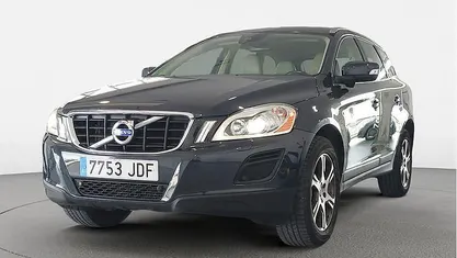 Käytetty Volvo XC60 R-Design Momentum 245 HP (180 kW) 2014 Sininen Katumaasturi