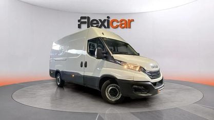 Begagnad Iveco Daily 156 HK (114 kW) 2023 Vit Sedan
