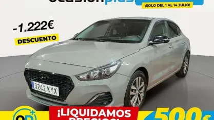 Usado Hyundai i30 120 CV (88 kW) 2019 Gris Utilitario