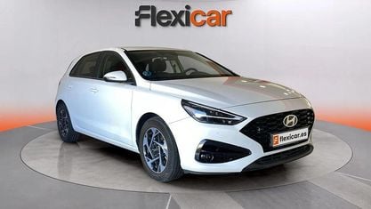 Usado Hyundai i30 101 CV (74 kW) 2024 Blanco Berlina