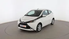 Blanco Usado 2015 Toyota Aygo X-play Utilitario | 9799 € (Precio justo)