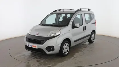 Usado Fiat Qubo Lounge 95 CV (69 kW) 2017 Plata Monovolumen