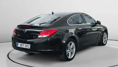 Usado Opel Insignia Eco 160 CV (117 kW) 2011 Negro Berlina
