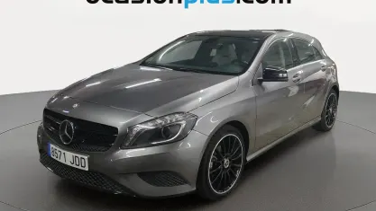 Käytetty Mercedes A180 Urban 109 HP (80 kW) 2015 Harmaa Viistoperä