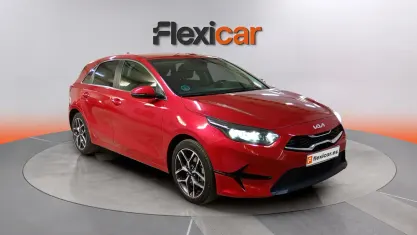 Usado Kia Ceed Style 100 CV (73 kW) 2023 Rojo Utilitario