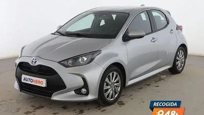 Usado Toyota Yaris Hybrid Active 116 CV (85 kW) 2022 Gris Berlina