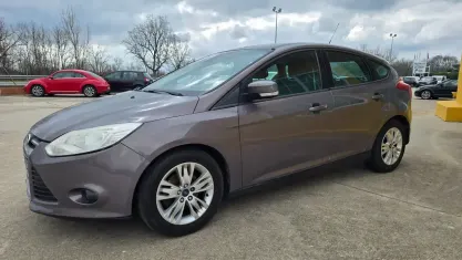 Usado Ford Focus Trend 115 CV (84 kW) 2012 Gris Utilitario