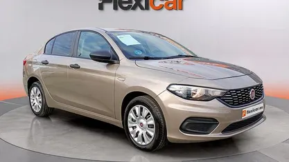 Beige Usado 2018 Fiat Tipo Easy Plus Berlina | 9490 € (Precio justo)